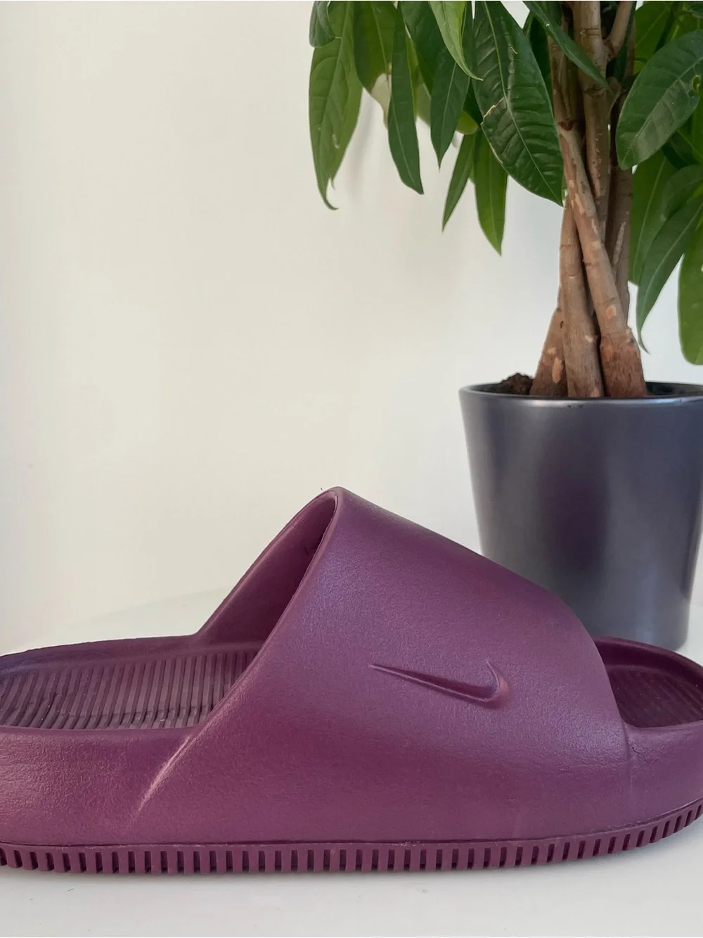 Women Size 8 Nike Calm Slides Bordeaux  Slip on Shoes